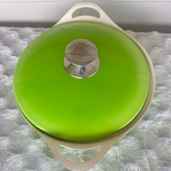 Crofton vintage Vibrant Lime Green Cast Iron Dutch Oven - Picture 7 of 11